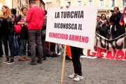 A Roma striscioni e balli per genocidio armeno