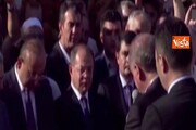 Erdogan piange a dirotto al funerale delle vittime del golpe