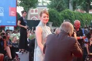 Emma Stone sul red carpet di Venezia