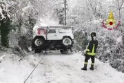 Auto fuori strada per la neve