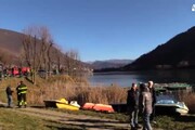 Bergamo, cede il ghiaccio: uomo finisce nel lago d'Endine