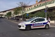Francia: accoltella passanti a Marsiglia, ucciso