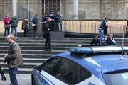 Cade pietra da Basilica Santa Croce a Firenze, muore turista