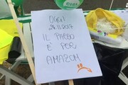Piacenza, dipendenti Amazon presidiano cancelli