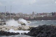 Maltempo: fermi collegamenti nel golfo di Napoli