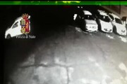 Su auto rubata speronano volanti polizia, arrestati romeni