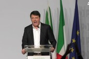 Renzi: 'Anche se non canto Bandiera Rossa il Pd ha un futuro'