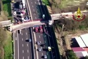 Crolla un ponte sulla A14, morti due coniugi