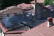 La casa bruciata a Casella, vista dall'alto