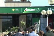 Lavoratori bocciano piano Alitalia