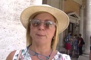 Caldo record, turisti a Roma alle prese con il solleone