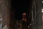 Paura a Siena, fiamme su Torre del Mangia