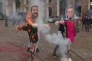 Scuola: studenti bruciano manichini Salvini e Di Maio
