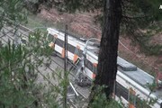 Deraglia treno pendolari vicino Barcellona, un morto
