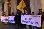 Torino, flash mob Si' Tav contestato: 'Siete dei burocrati'