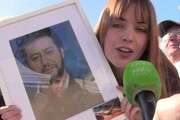 Lega, militante con il ritratto di Salvini a Piazza del Popolo