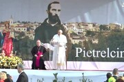Papa a Pietrelcina: 'I giovani trovino lavoro qui'