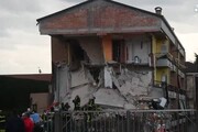Crolla una palazzina a Rescaldina, nel Milanese