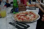 'Da Michele' apre a Fontana di Trevi, la pizza e' live show