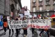 Corteo per il lavoro sfila tra turisti nel cuore di Napoli
