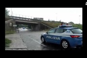Ancona, la Polizia salva due donne intrappolate