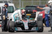 Problemi al motore, Hamilton resta a piedi
