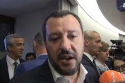 Salvini: Appello artisti? Milionari aprano loro ville a migranti