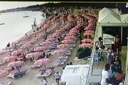 Fulmine su spiaggia Salento ripreso in un video