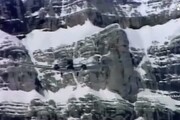 Aereo d'epoca precipita sulle Alpi svizzere, 20 morti