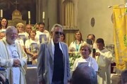 Bagno a Ripoli, Bocelli in chiesa canta 'Mamma'