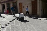 Presentato a Peccioli il primo robot-carrello della spesa al mondo 