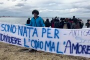 Sea Watch, coro pro migranti sulla costa siracusana