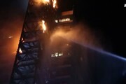 Santiago del Cile, in fiamme palazzo dell'Enel durante le proteste
