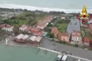 Venezia, le immagini aeree di Pellestrina invasa dall'acqua