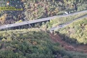 Crollo viadotto, le immagini dall'elicottero della Guardia di Finanza
