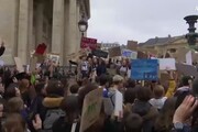 Gli studenti uniti nelle piazze del mondo per il clima
