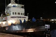 Migranti, la 'Mare Jonio' attracca a Lampedusa