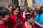 Boldrini tra le donne della contromanifestazione a Verona