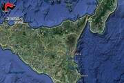 Blitz carabinieri a Catania, sequestrate armi e cane abbandonato