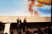 Cannes: Alain Delon riceve la Palma d'Oro