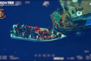 Migranti, 100 sbarcati a Lampedusa in tre riprese