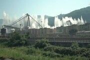 La demolizione del ponte Morandi in slow motion