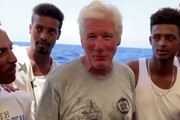 Migranti: Richard Gere sale su Open Arms,viveri a equipaggio