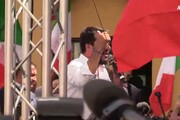 Salvini: 'saluto ai poltronari chiusi nel palazzo'