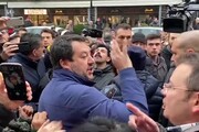 Salvini a Casalecchio, tra selfie e contestazioni