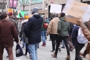 Chicago, manifestanti contro l'uccisione di Soleimani