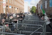 Dublino, scontri tra manifestanti a favore e contrari alle nuove norme sanitarie