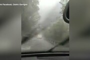 Maltempo Francia, cascate d'acqua invadono la strada