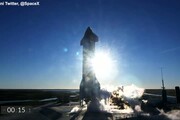 SpaceX, il razzo di Elon Musk si schianta all'atterraggio
