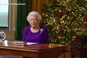 Natale, il discorso della regina Elisabetta: 'Molti vorrebbero solo un abbraccio'